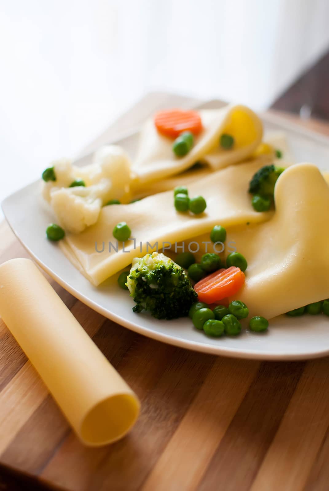 pasta Cannelloni with fresh vegetables and tuna