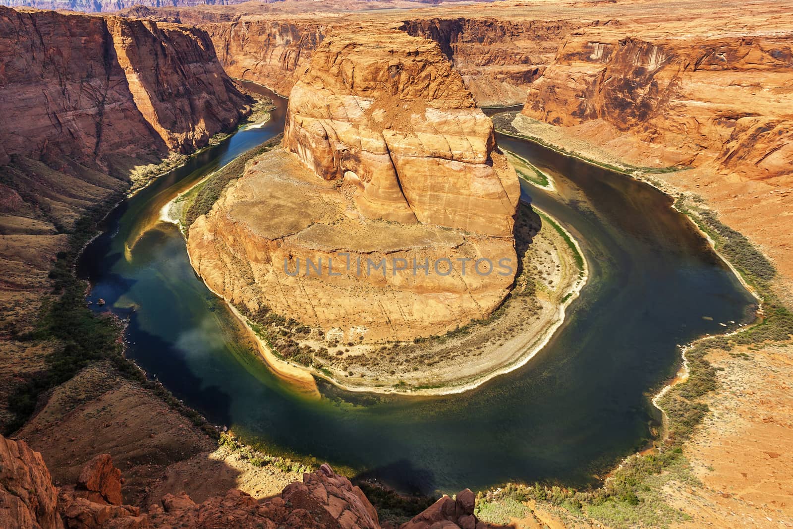 Horizontal view of famous Horseshoe Bend at Utah, USA 