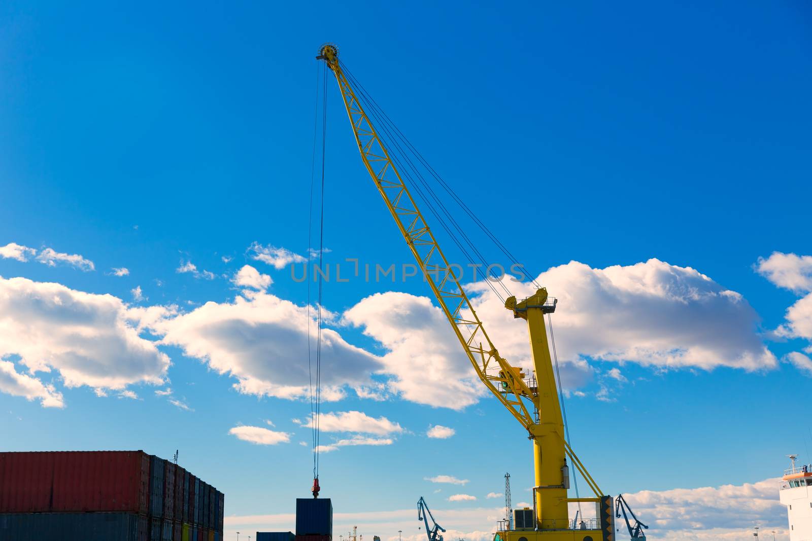Sagunto port dock crane in Valencia by lunamarina