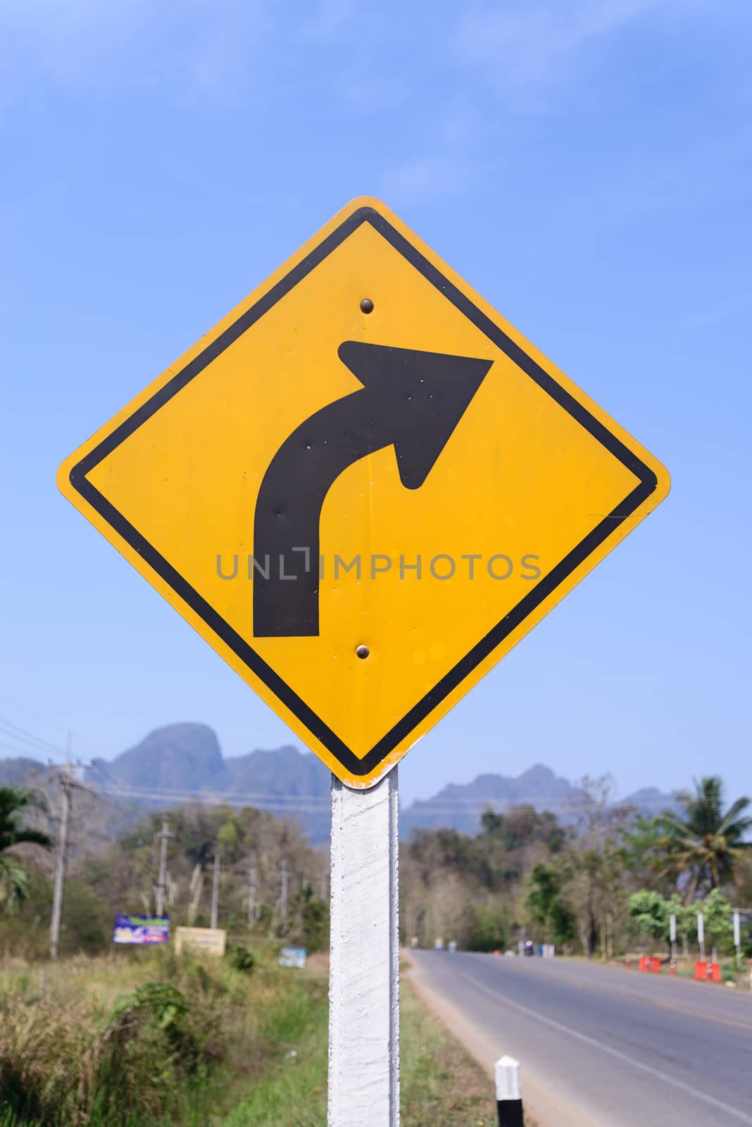 right turn sign       by jakgree