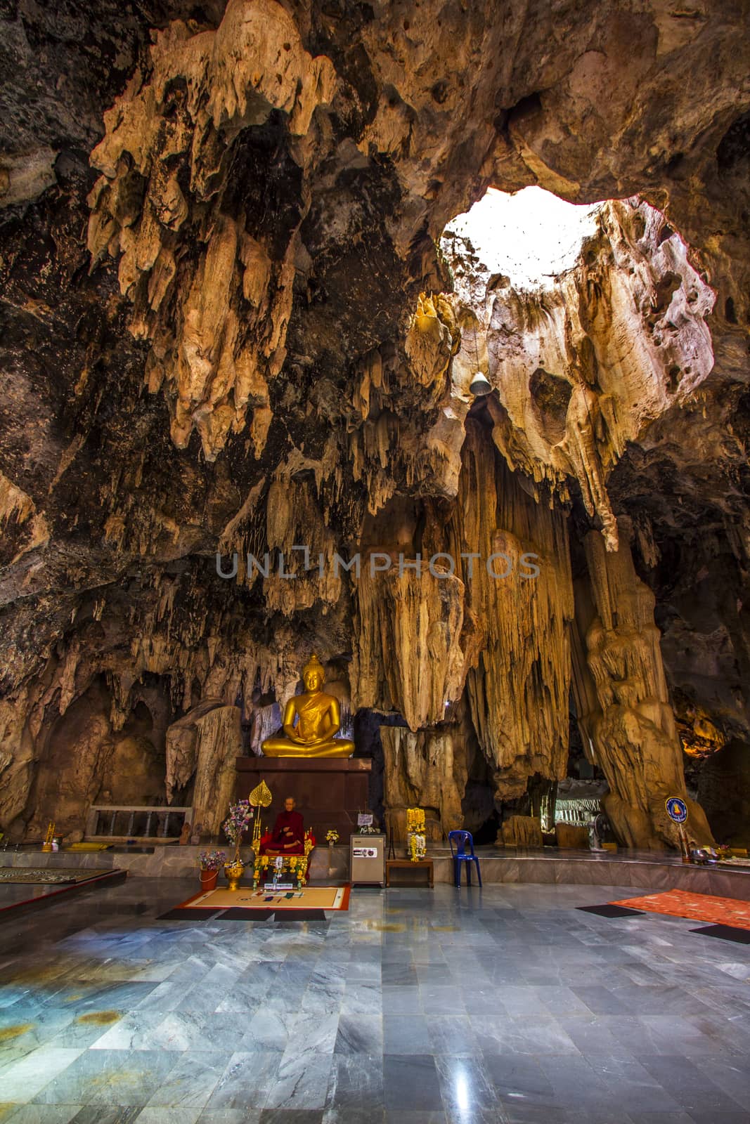 The Buddha status in cave