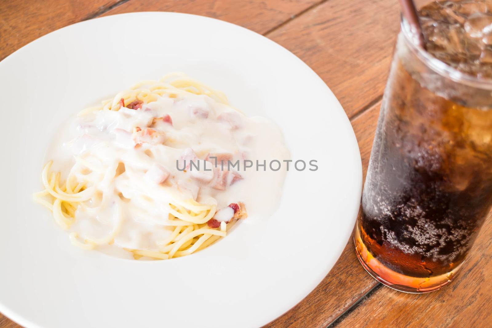 Spaghetti carbonara with ham cheese and cola  by punsayaporn