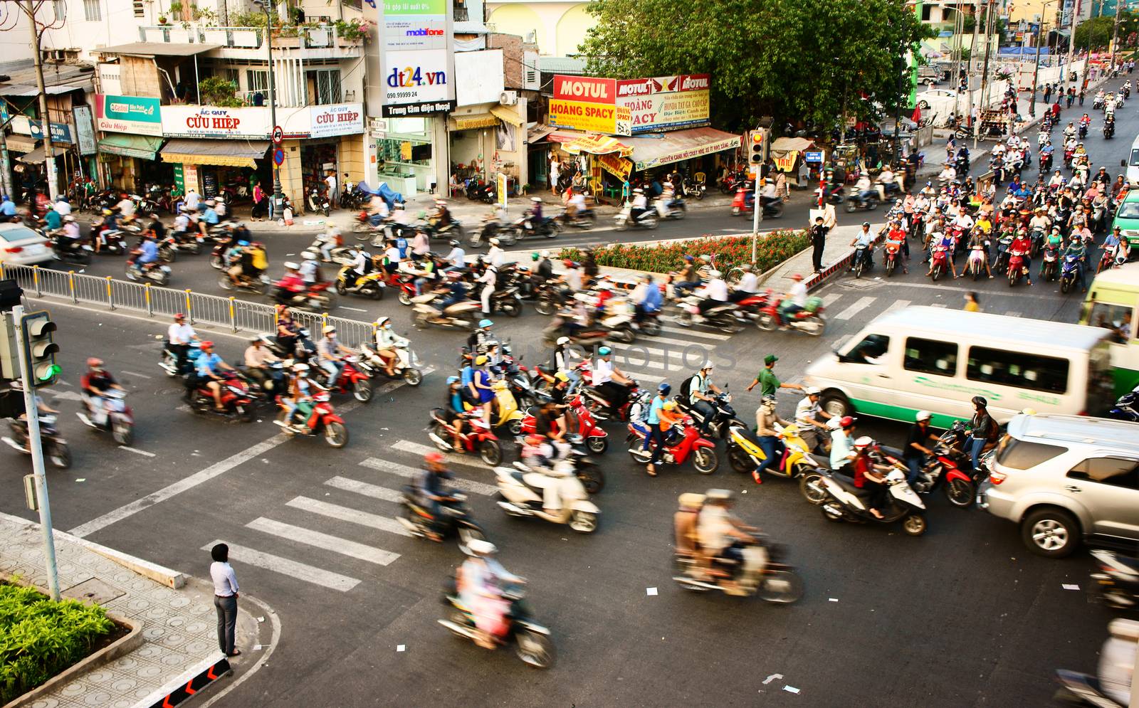 transfer by motorbike, unsafe situation, Viet nam by xuanhuongho