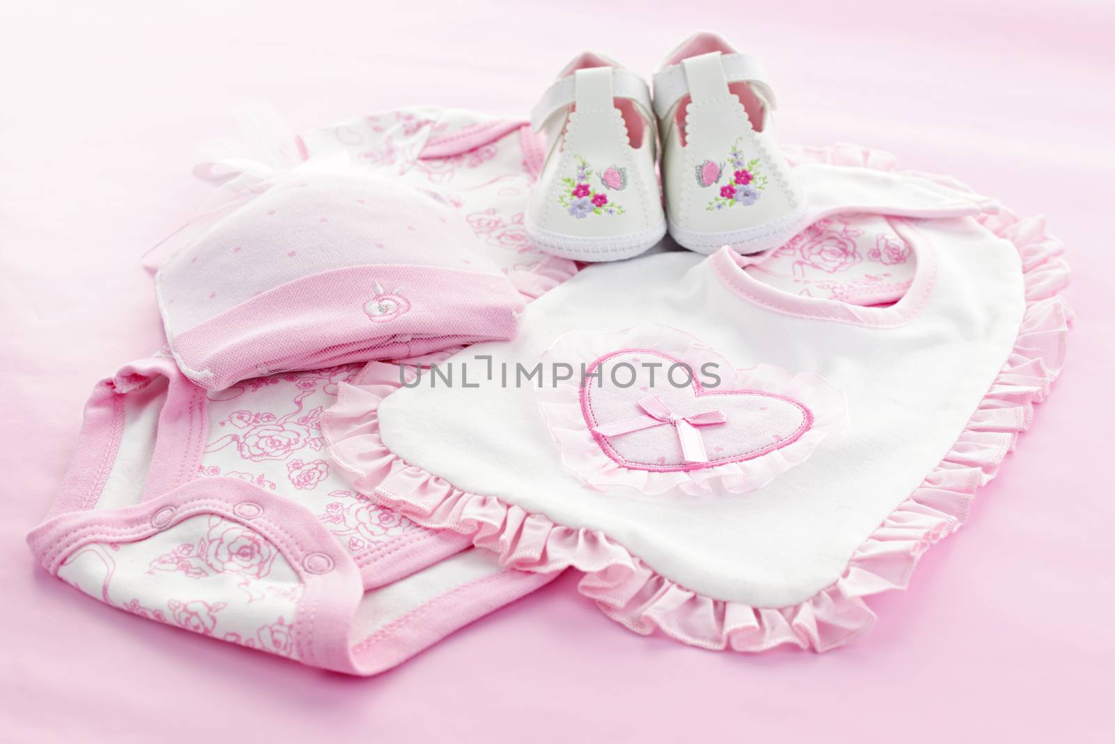 Pink baby clothes for infant girl by elenathewise