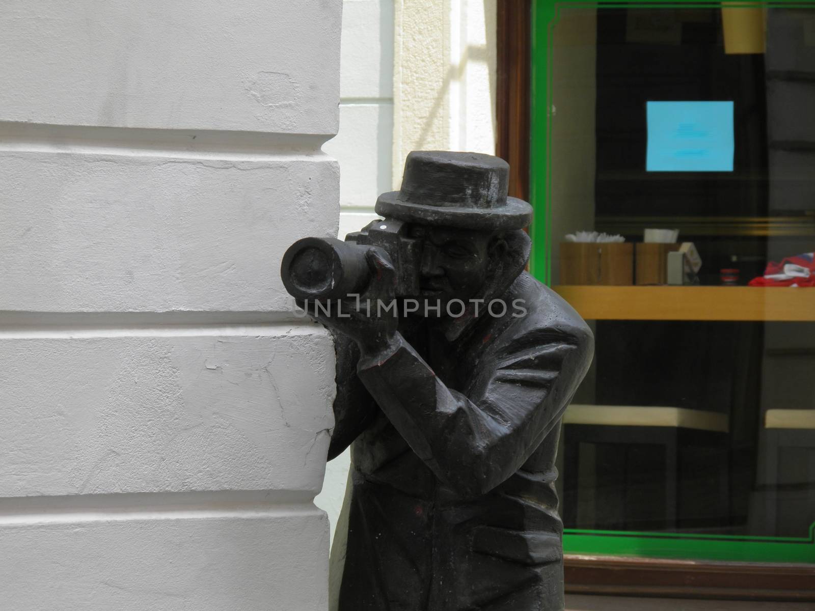 Bratislava statue of paparazzi by paolo77