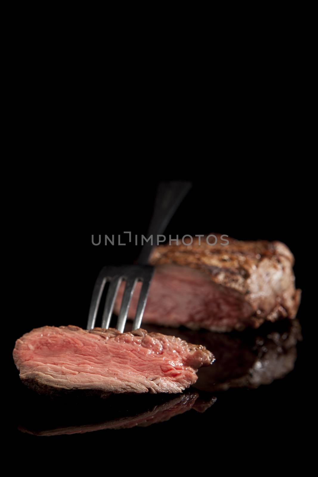 beef steak medium rare by eskymaks