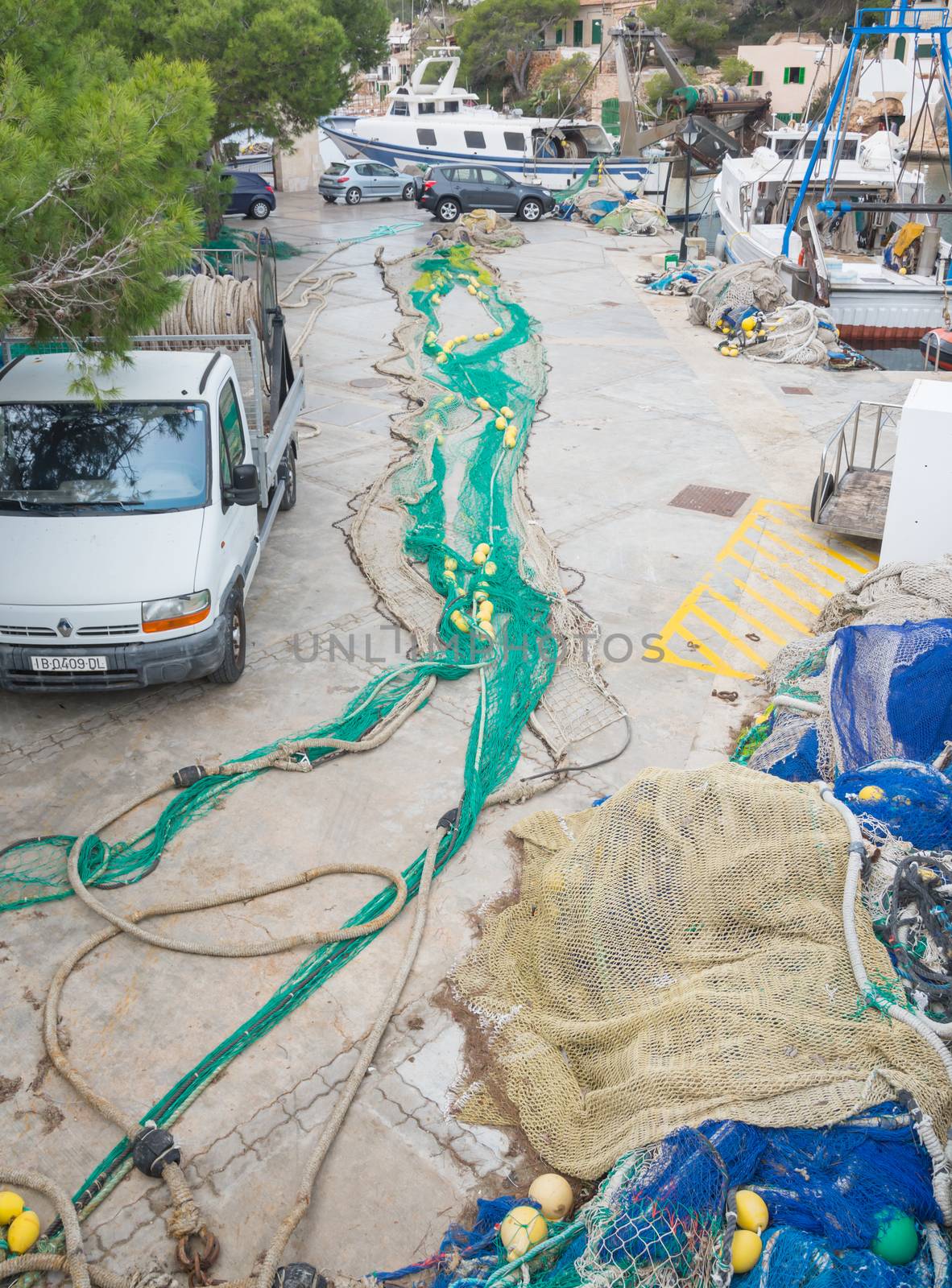 Green fishing net vertical. by ArtesiaWells