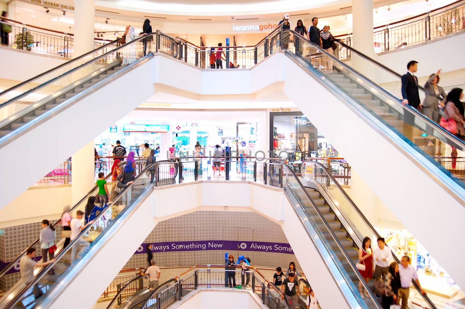 Shopping mall in Kuala Lumpur by joyfull