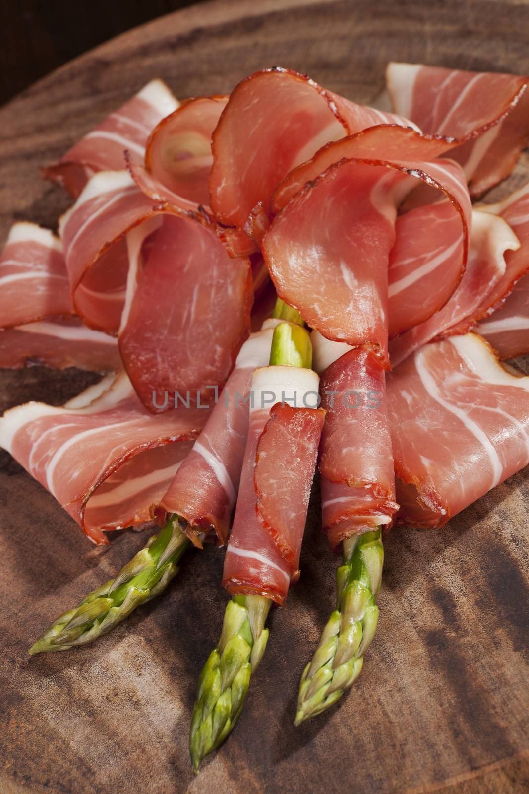 Prosciutto and asparagus. by eskymaks