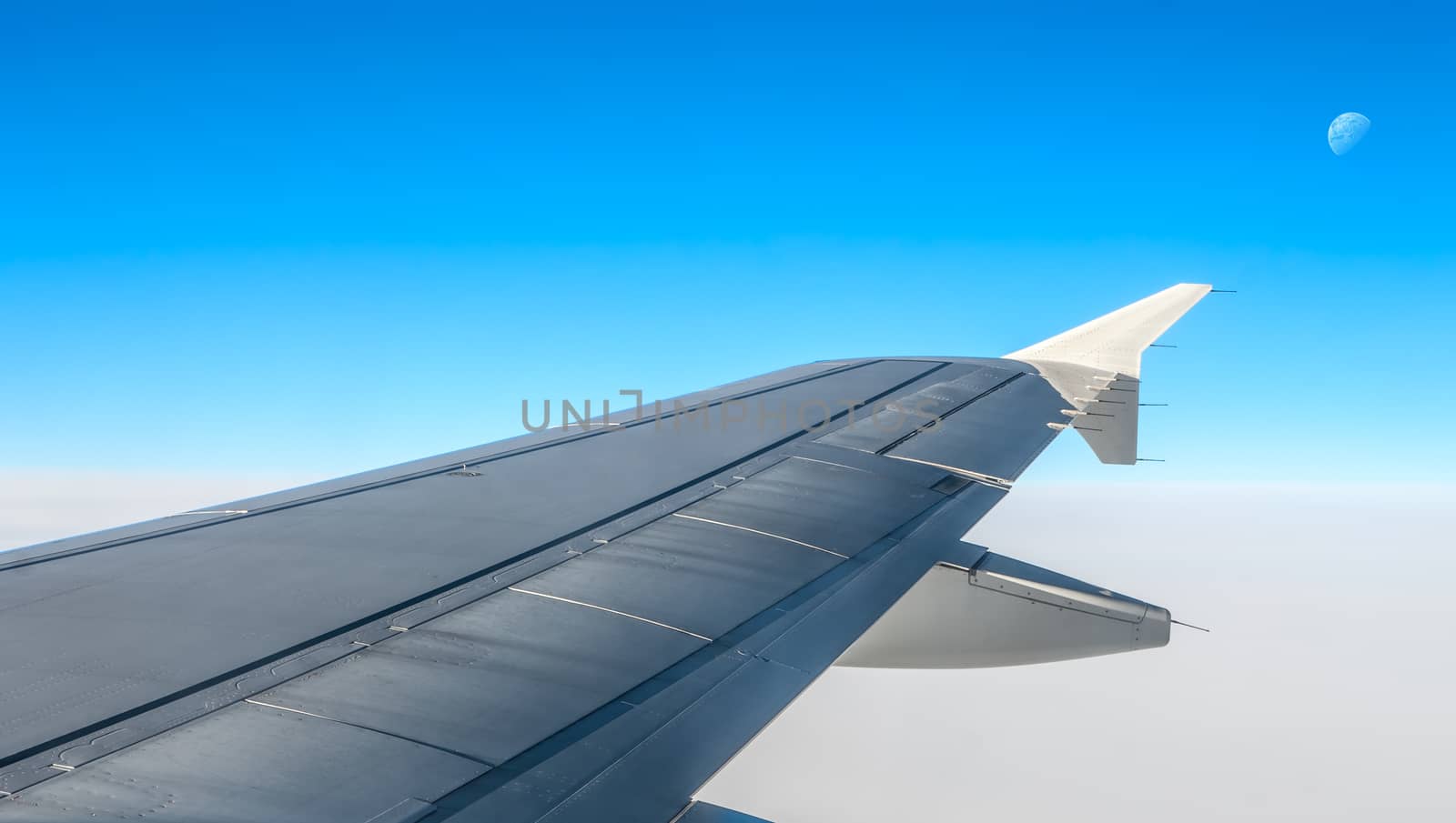 Looking through window aircraft during flight in wing with a nice blue sky