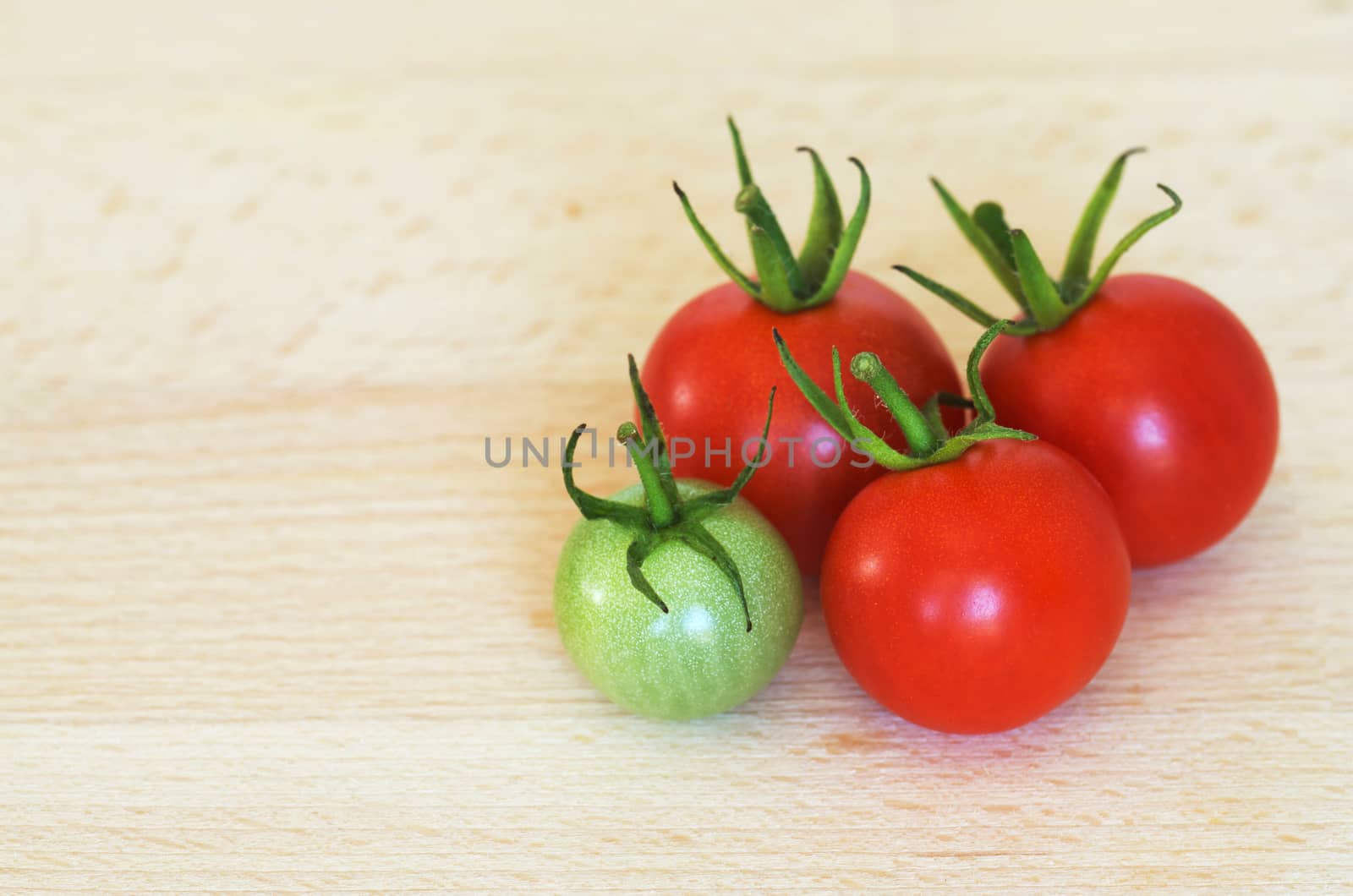 Four cherry tomatoes by daoleduc