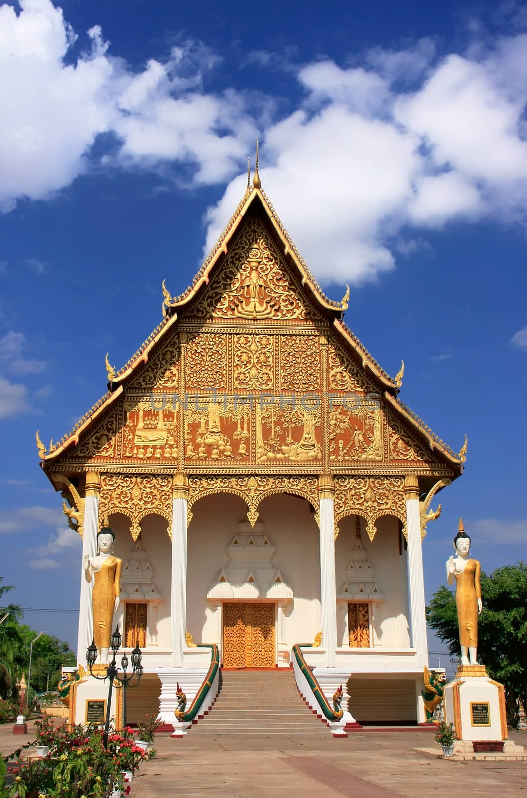 Temple at Pha That Luang complex, Vientiane, Laos by donya_nedomam