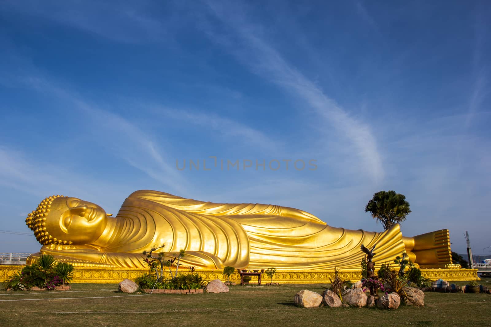 Reclining Buddha with blue sky  by kannapon