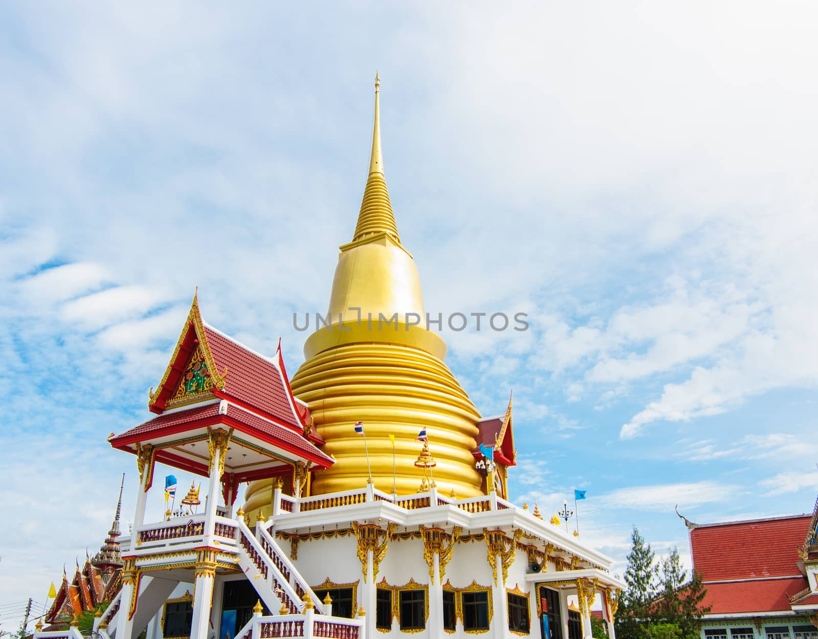 Wat golden stupa or jedi Thai style.