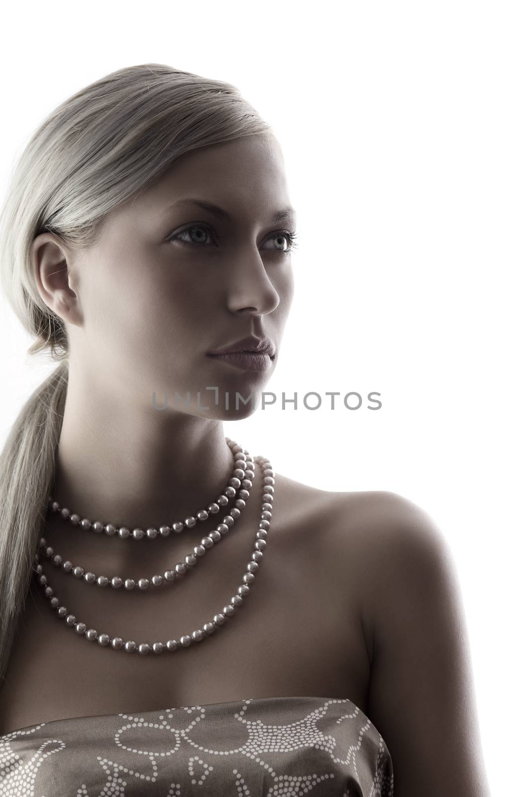 lady with pearl by fotoCD