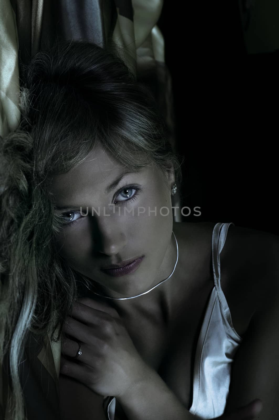 close up of blond woman with sweet look and natural make up