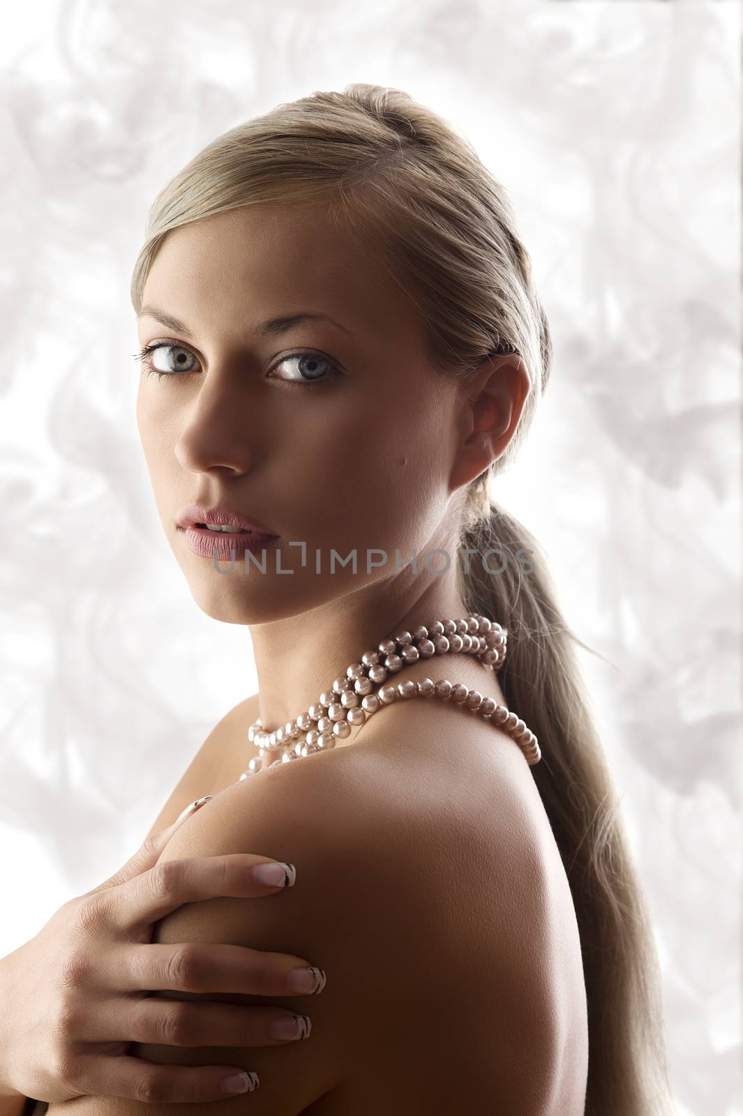 blond woman with pearl by fotoCD