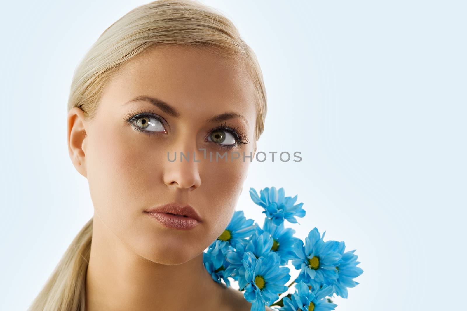 blond girl and blue daisy by fotoCD