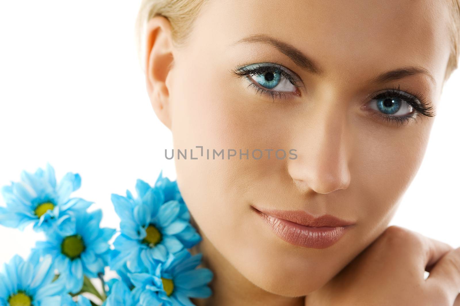 blue eyes and blue daisy by fotoCD