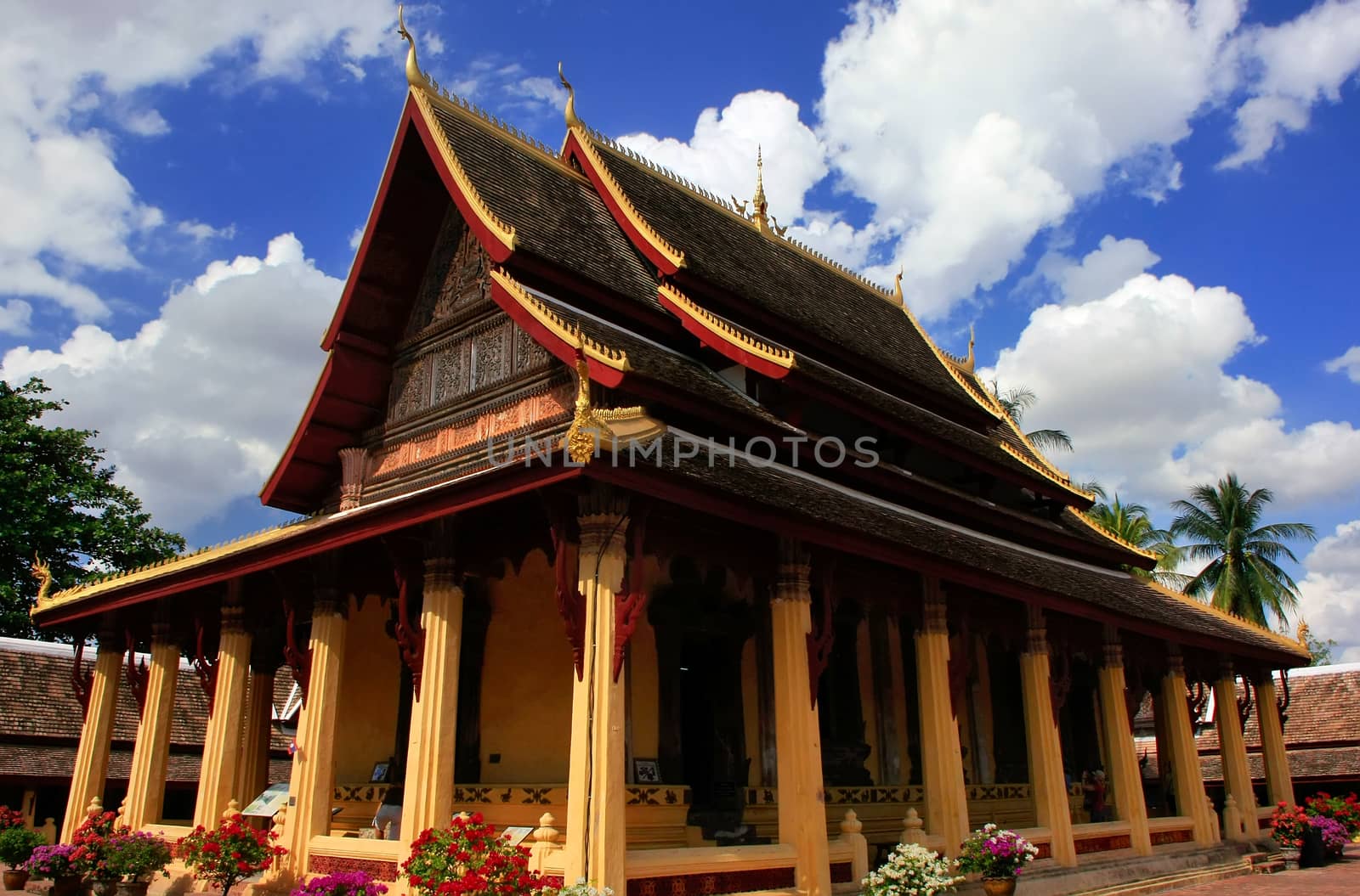 Wat Si Saket, Vientiane, Laos by donya_nedomam