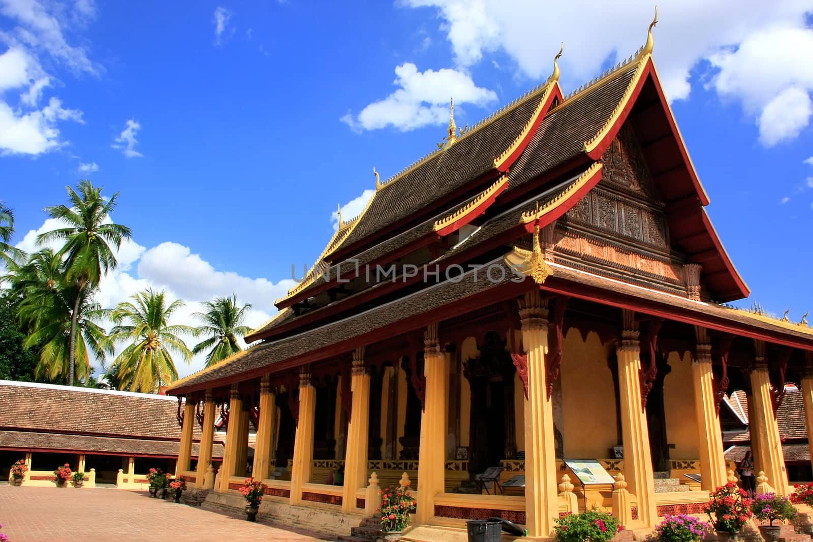 Wat Si Saket, Vientiane, Laos by donya_nedomam