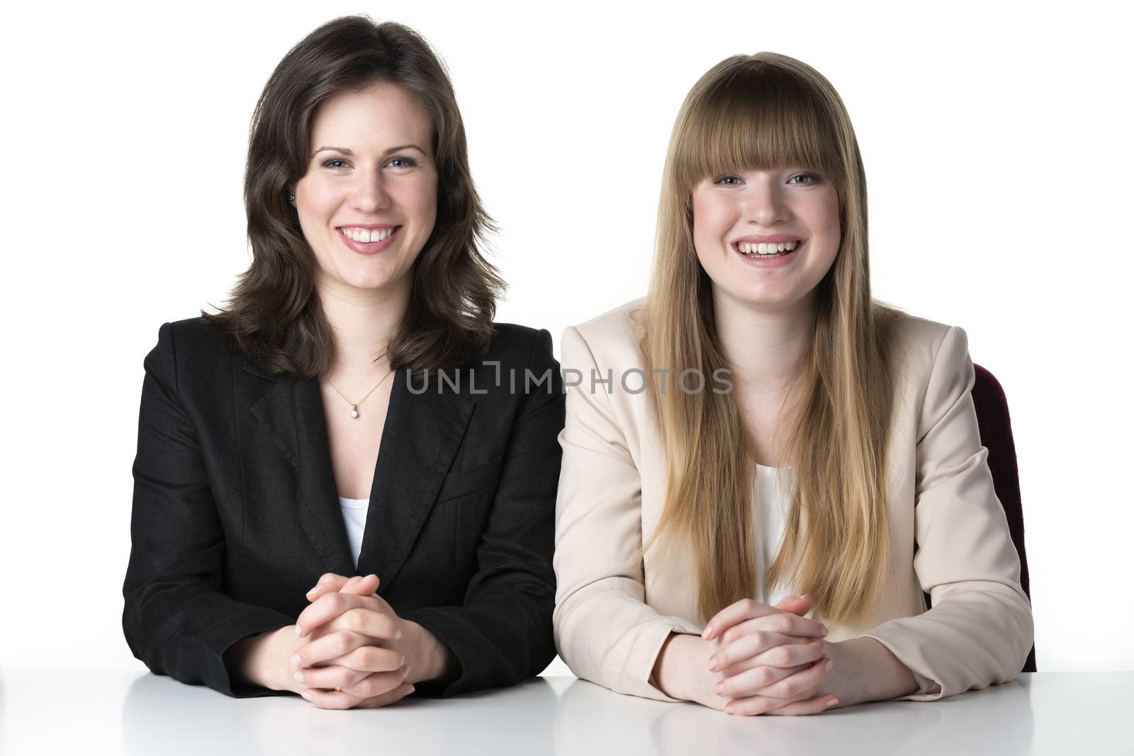 Two sitting women by w20er