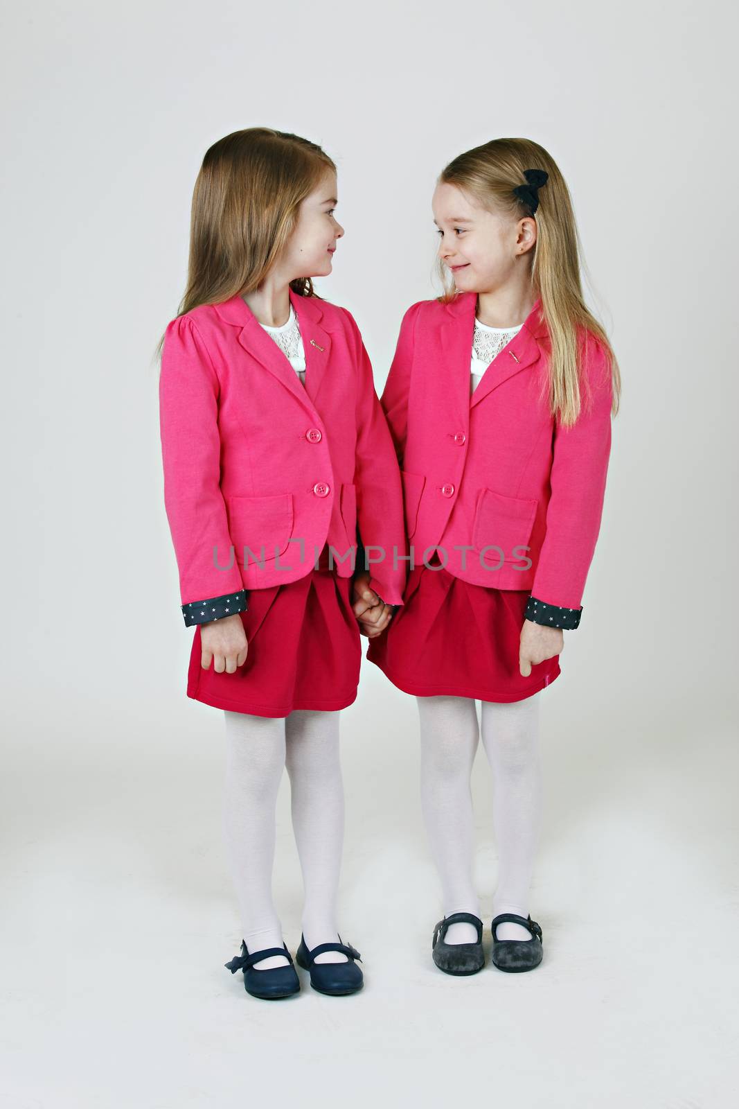 6 years old sisters by DigiArtFoto