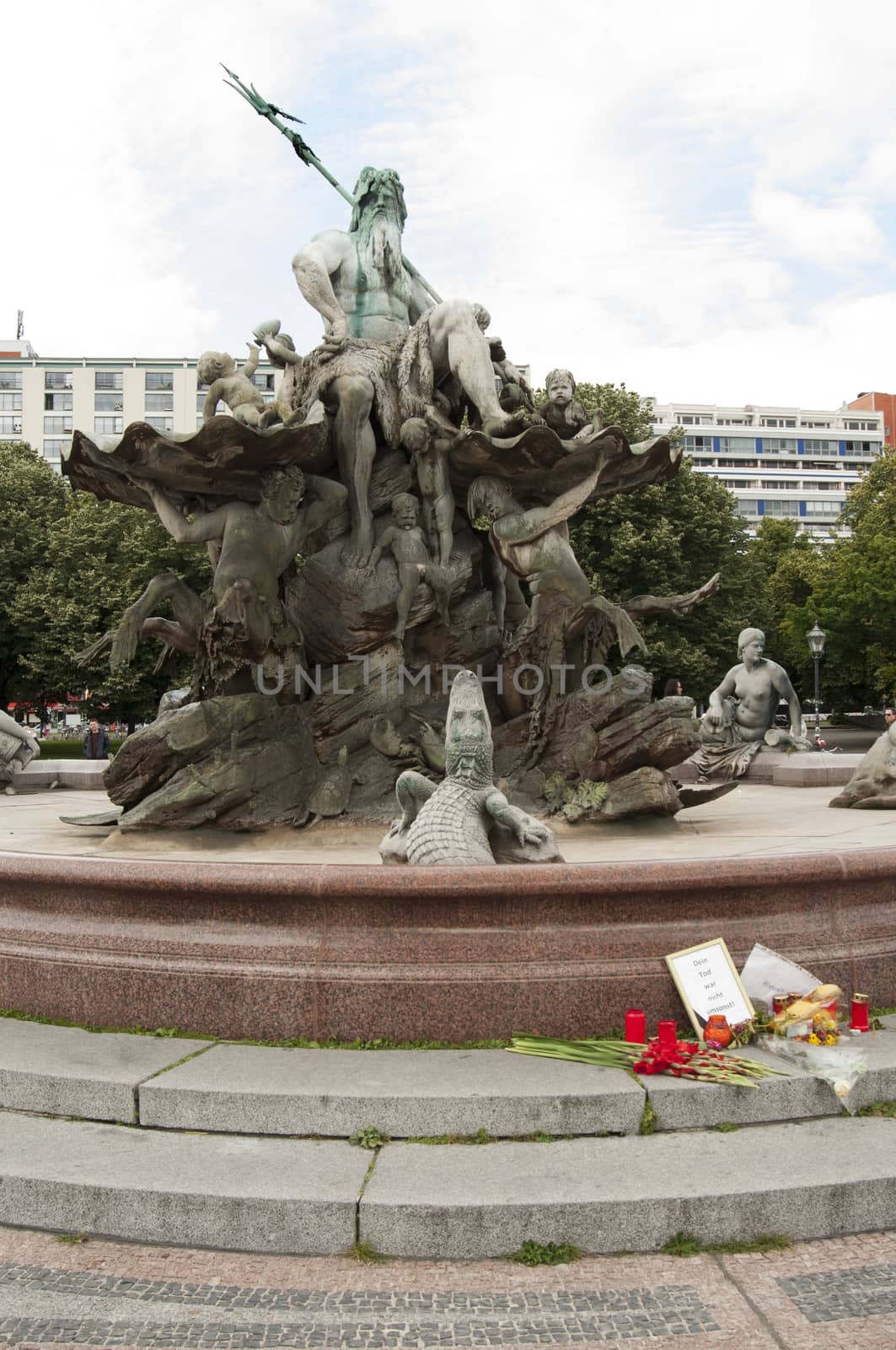 The Neptune Fountain in Berlin was built in 1891 and was designed by Reinhold Begas. The Roman god Neptune is in the center. The four women around him represent the four main rivers of Prussia: Elbe, Rhine, Vistula, and Oder.