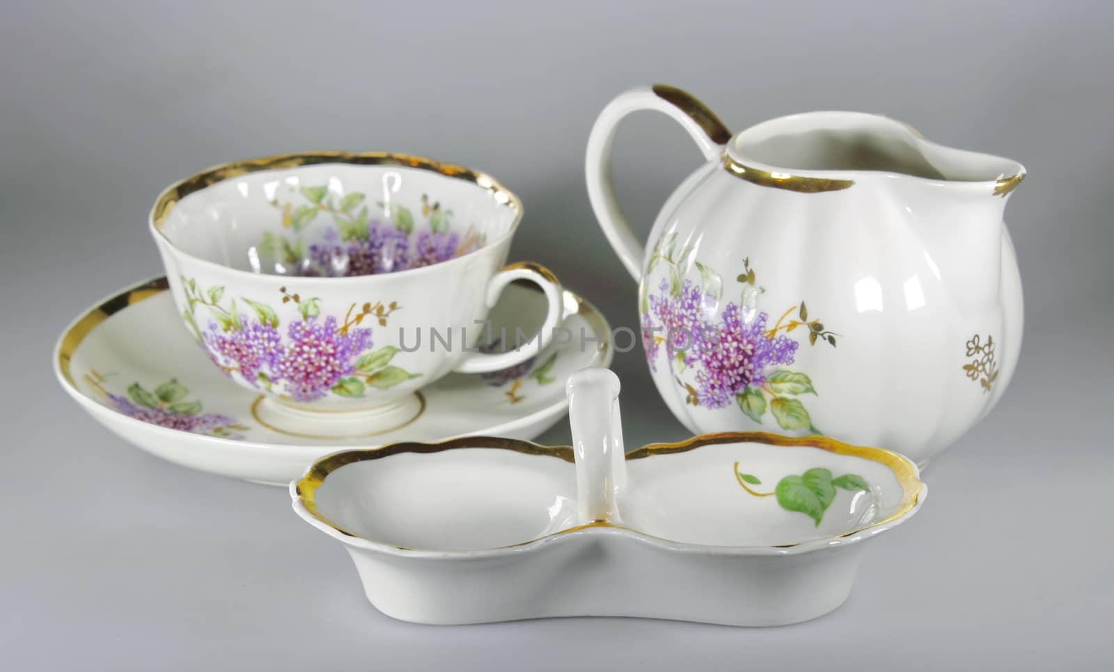 to drink tea and coffee with a beautiful set of tableware