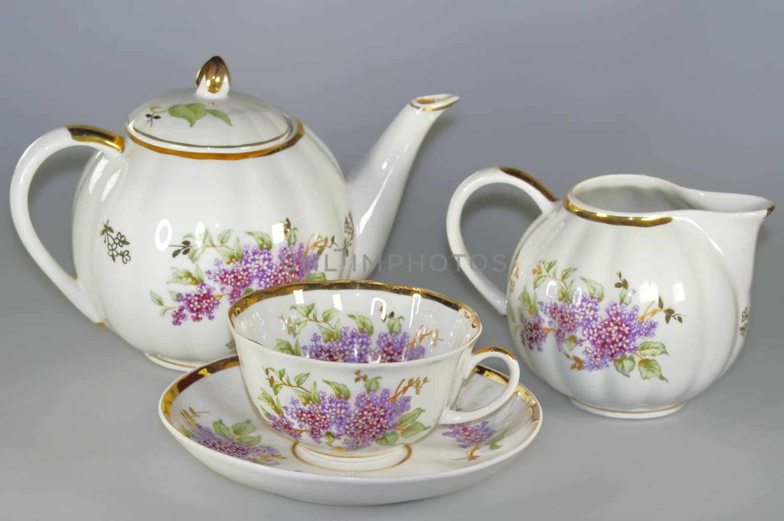 to drink tea and coffee with a beautiful set of tableware