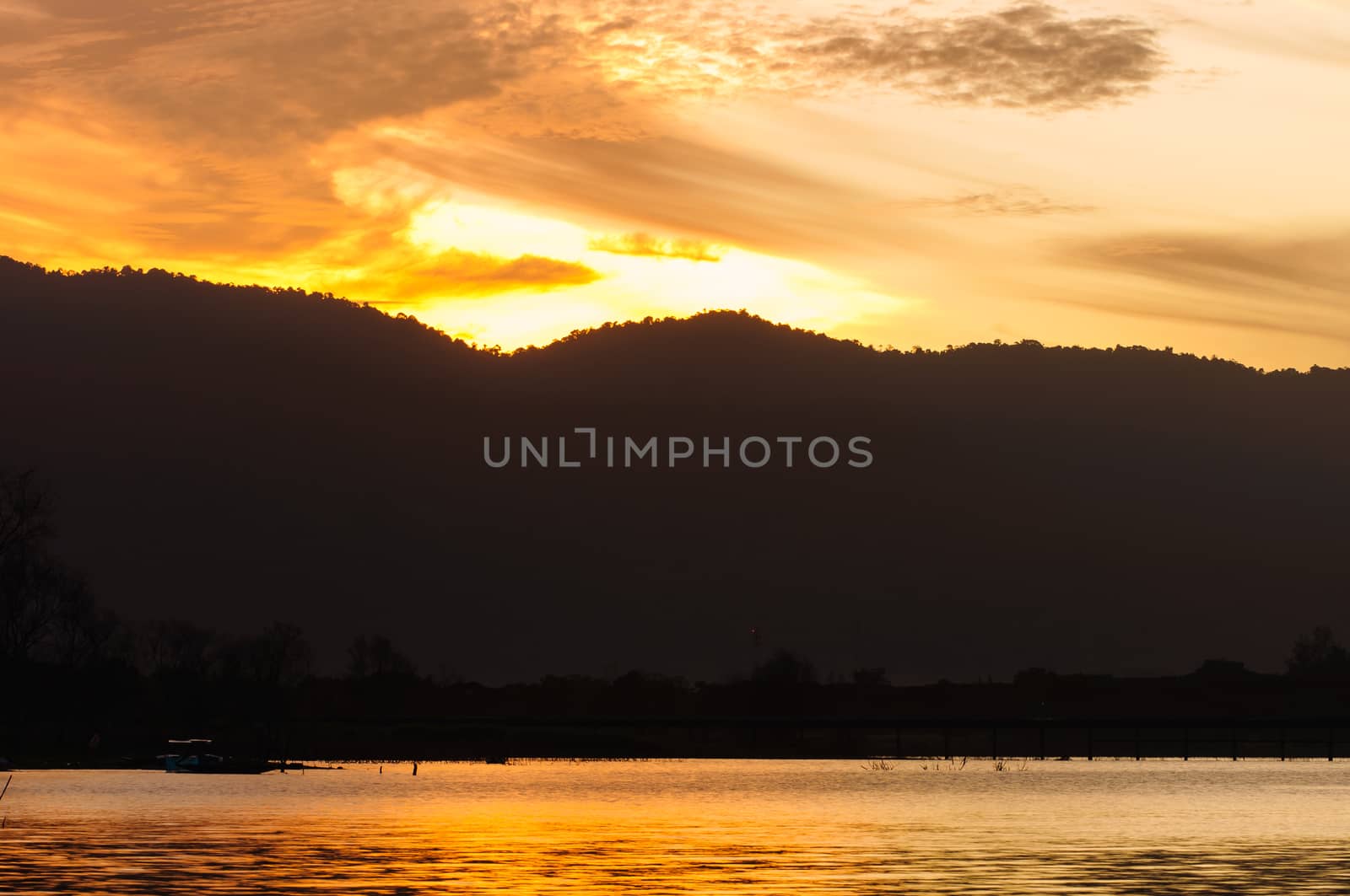 Sunrise in the morning. At the edge of the reservoir.