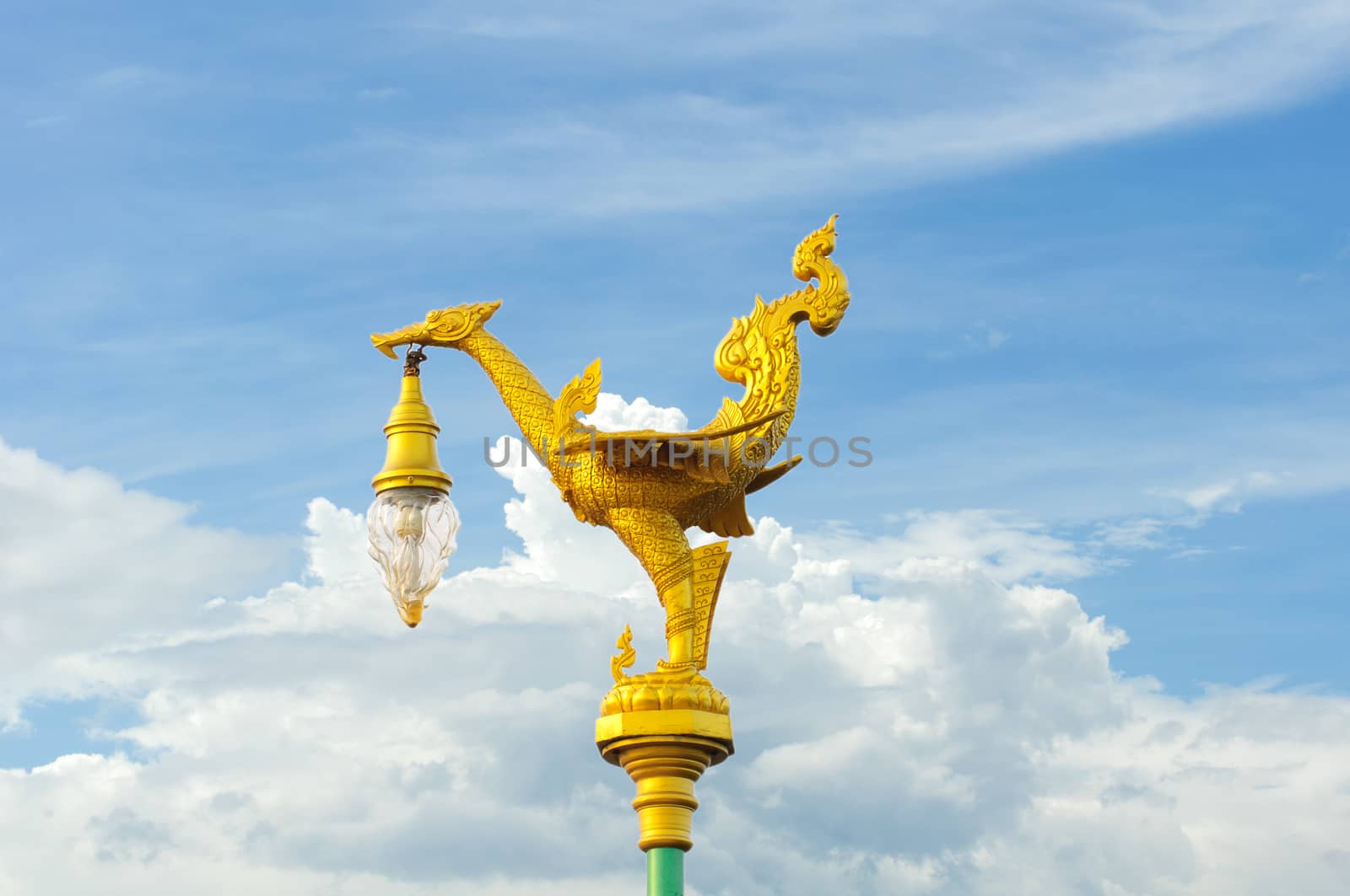 floor lamp for decorate garden or walkway. The structure of the golden bird