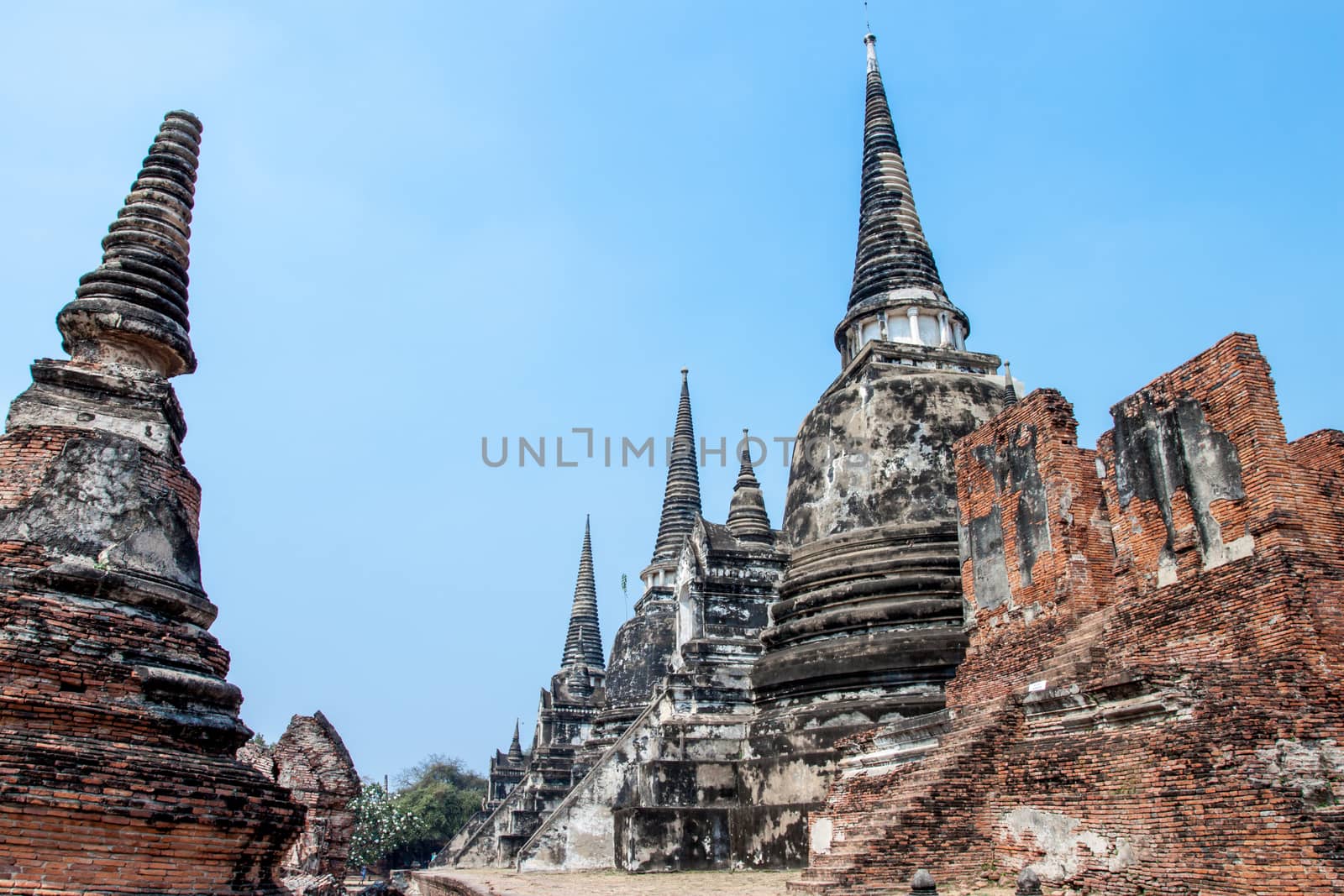 Pagoda at Ayutthaya by kannapon