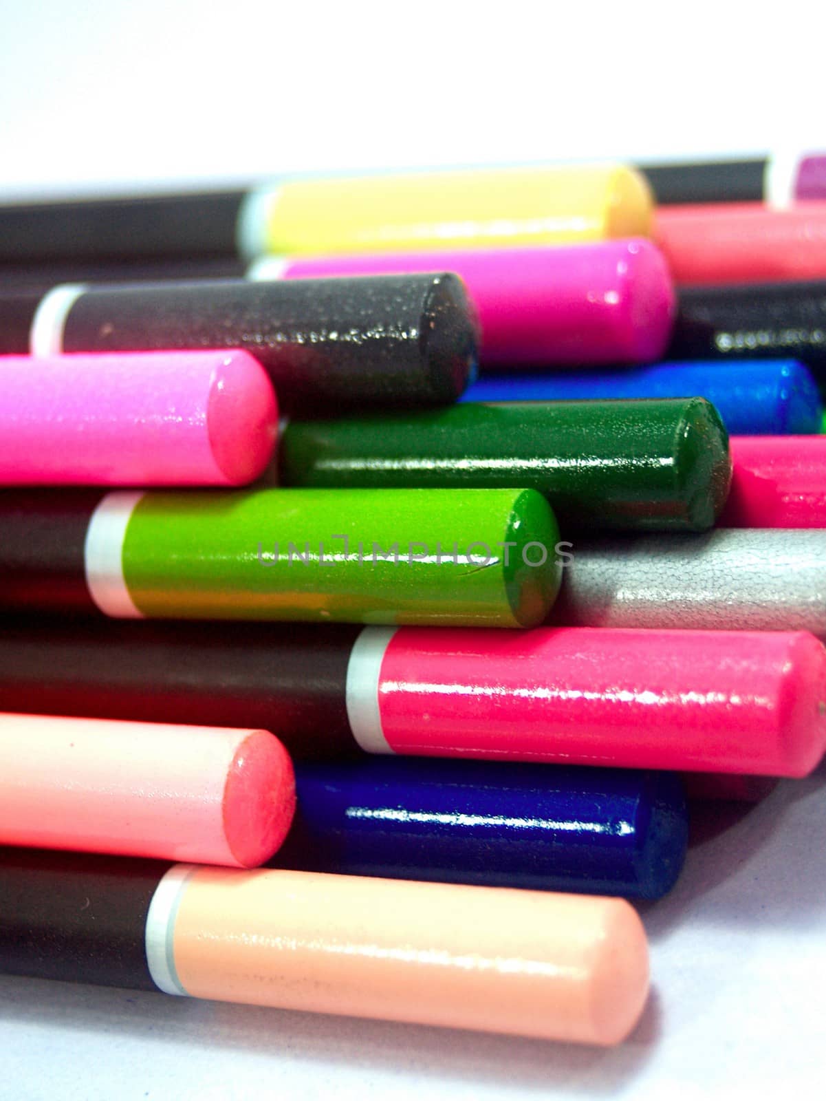 Colour pencils by kiddaikiddee