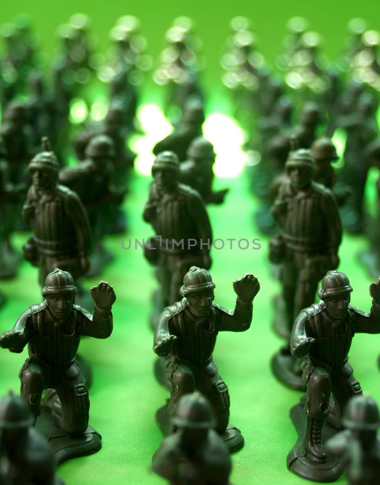 toy soldiers attack the enemy by kiddaikiddee