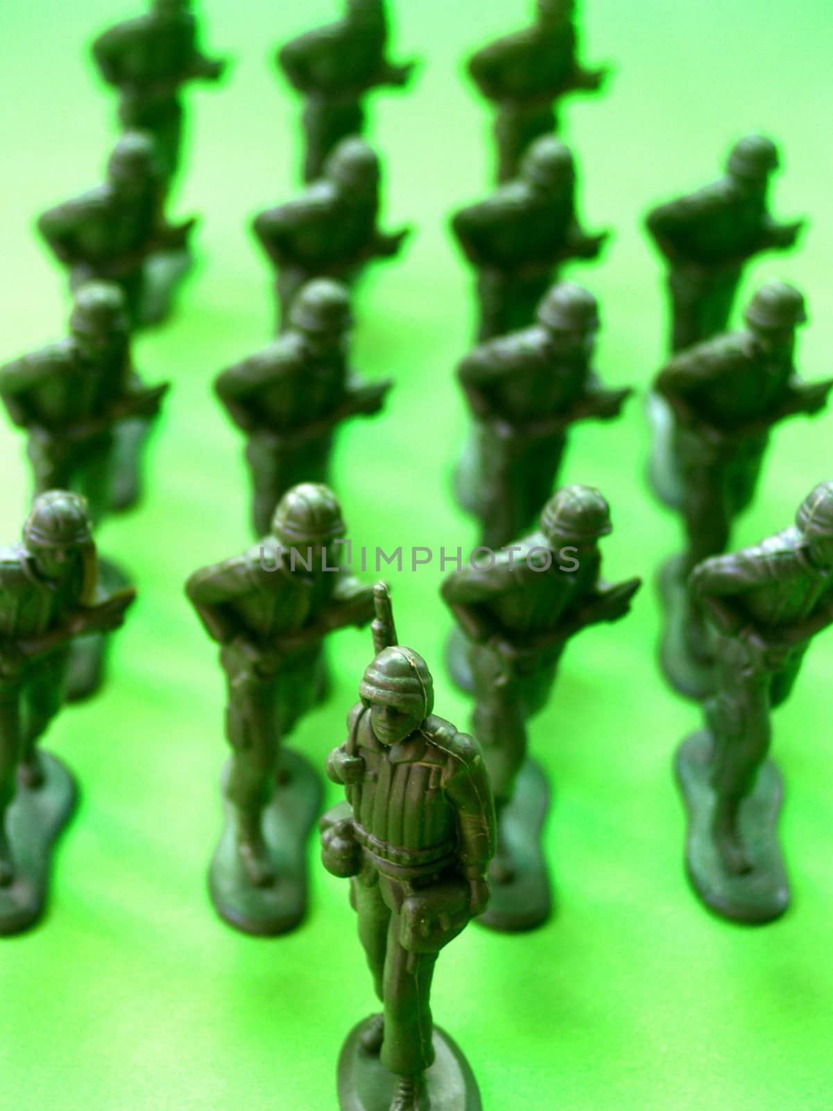 toy soldiers attack the enemy by kiddaikiddee