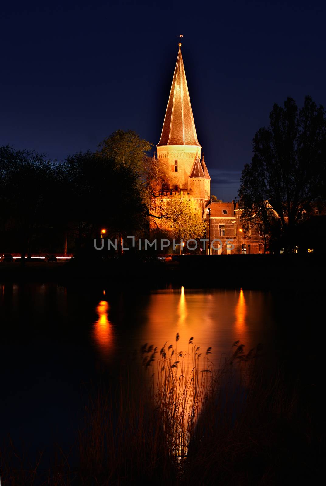 Drogenapstoren by night. by SasPartout