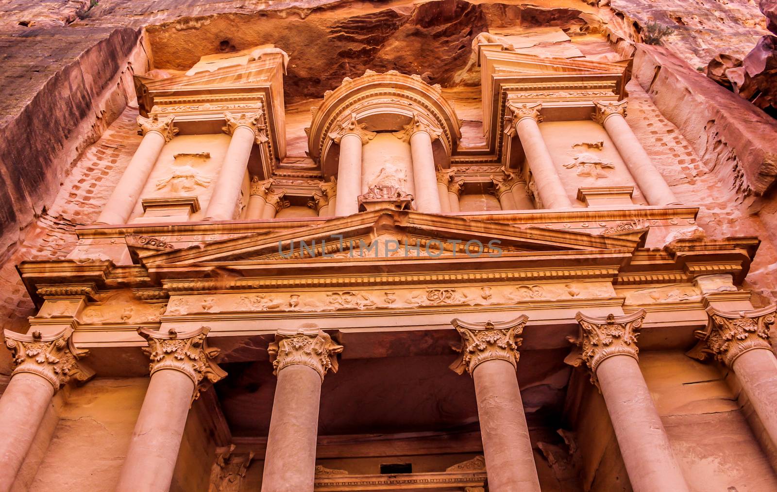 Al Khazneh or The Treasury at Petra, Jordan by bloodua