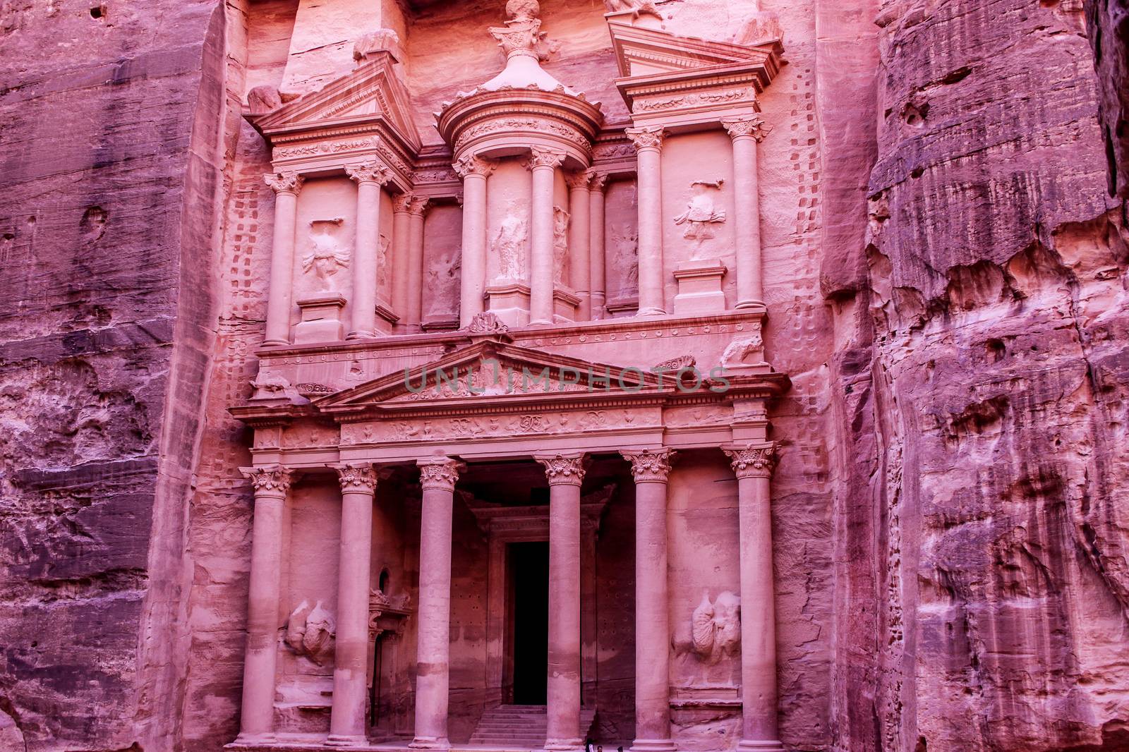 Al Khazneh or The Treasury at Petra, Jordan by bloodua