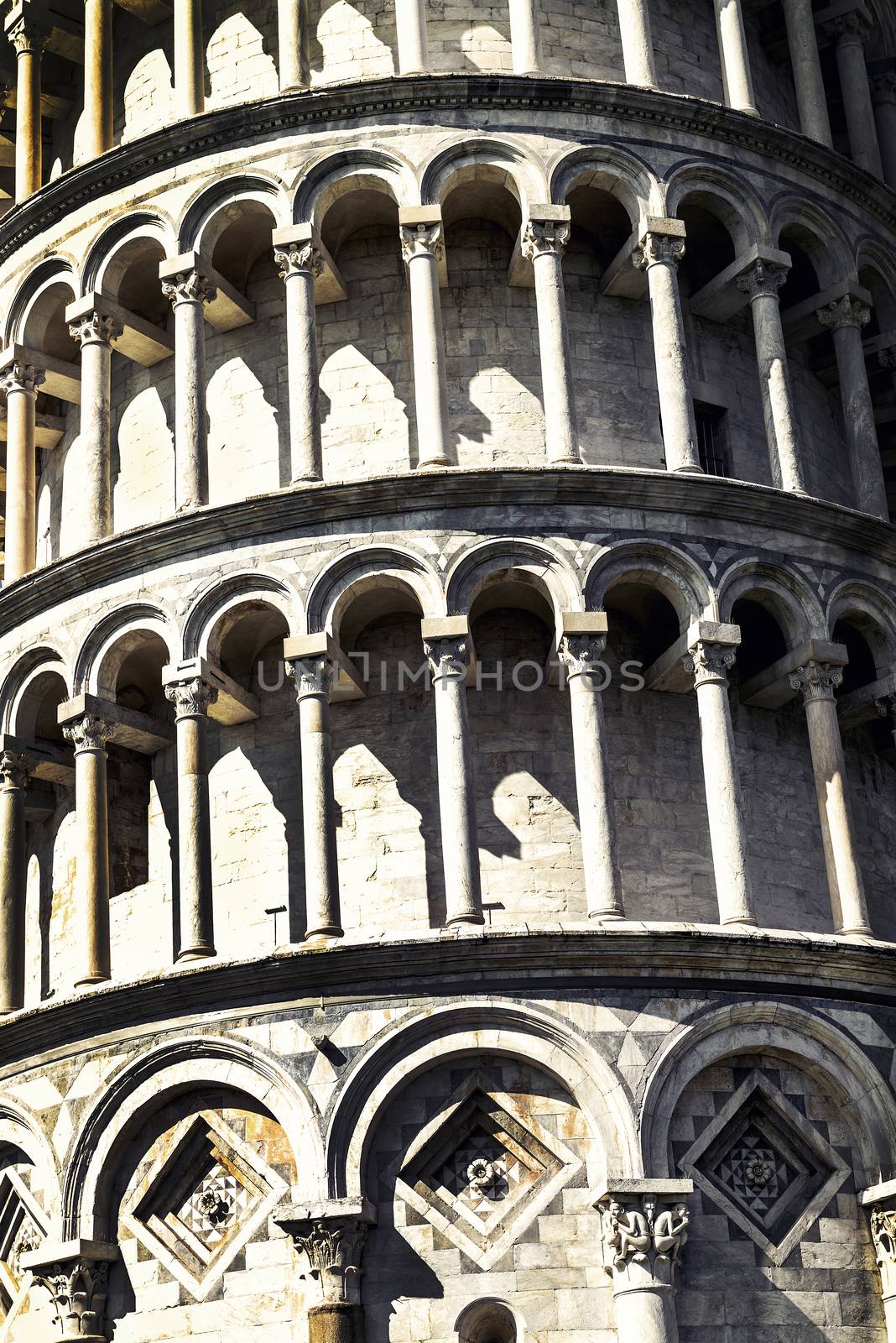 Pisa leaning tower by ventdusud