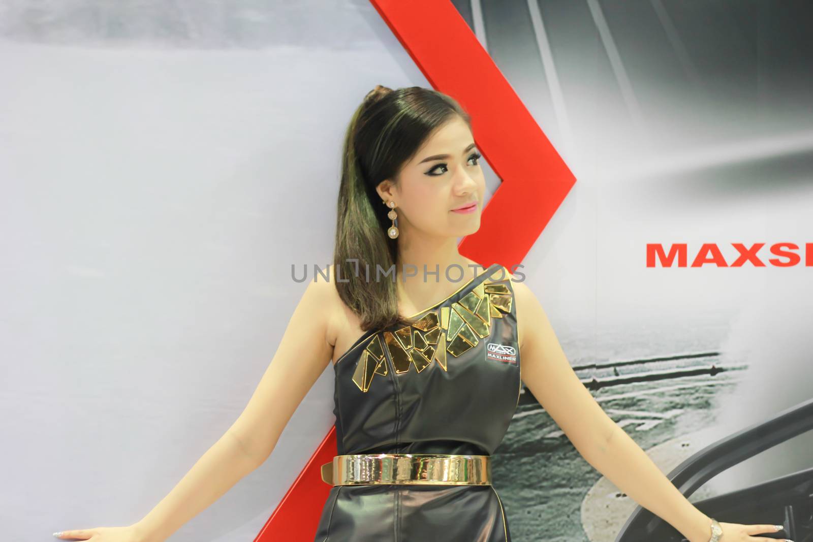 An Unidentified female presenter pose in Bangkok International Motor Show by redthirteen