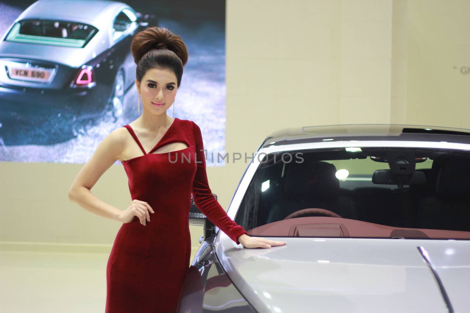 BANGKOK, THAILAND - MARCH 30, 2014: Unidentified female presenter pose in the 35th Bangkok International Motor Show on March 30, 2014 in Nonthaburi, Thailand.