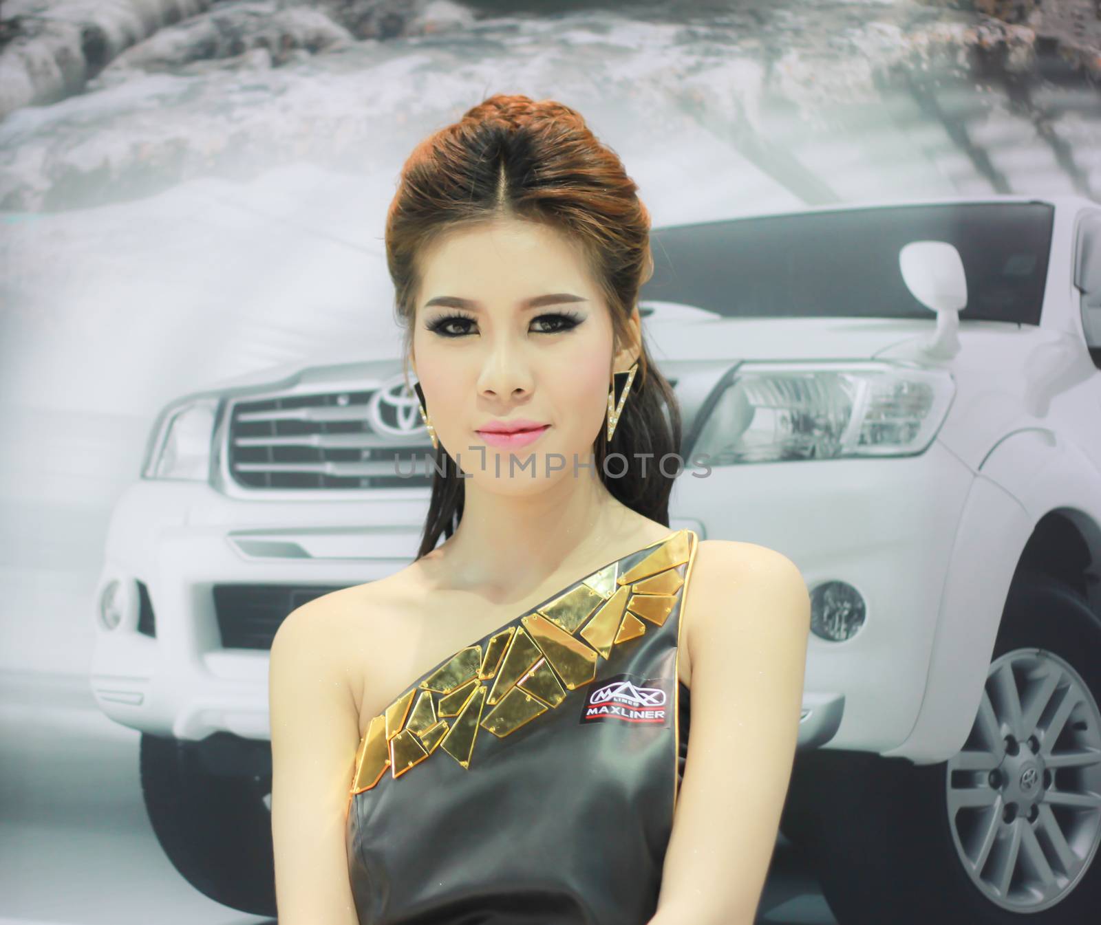 An Unidentified female presenter pose in Bangkok International Motor Show by redthirteen