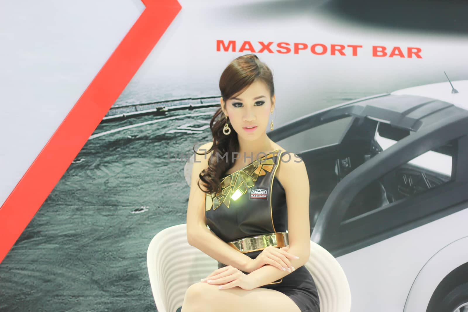 An Unidentified female presenter pose in Bangkok International Motor Show by redthirteen