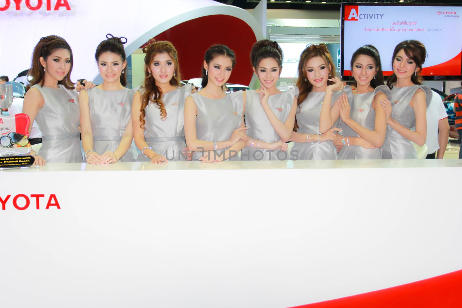 An Unidentified female presenter pose in Bangkok International Motor Show by redthirteen