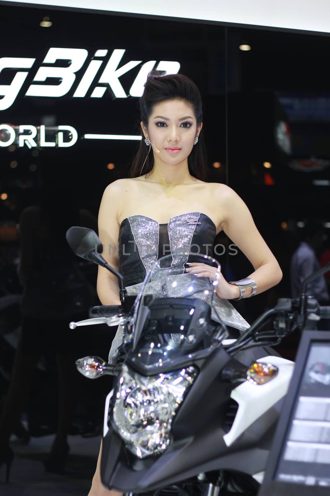 BANGKOK, THAILAND - MARCH 30, 2014: Unidentified female presenter pose in the 35th Bangkok International Motor Show on March 30, 2014 in Nonthaburi, Thailand.