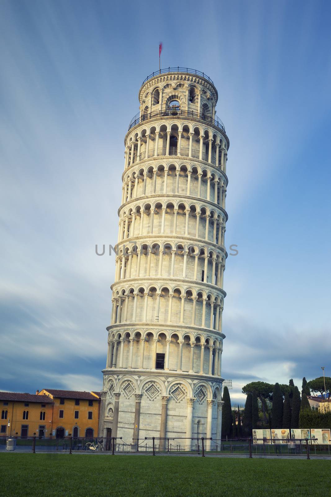 Famous Leaning Tower of Pisa by vwalakte