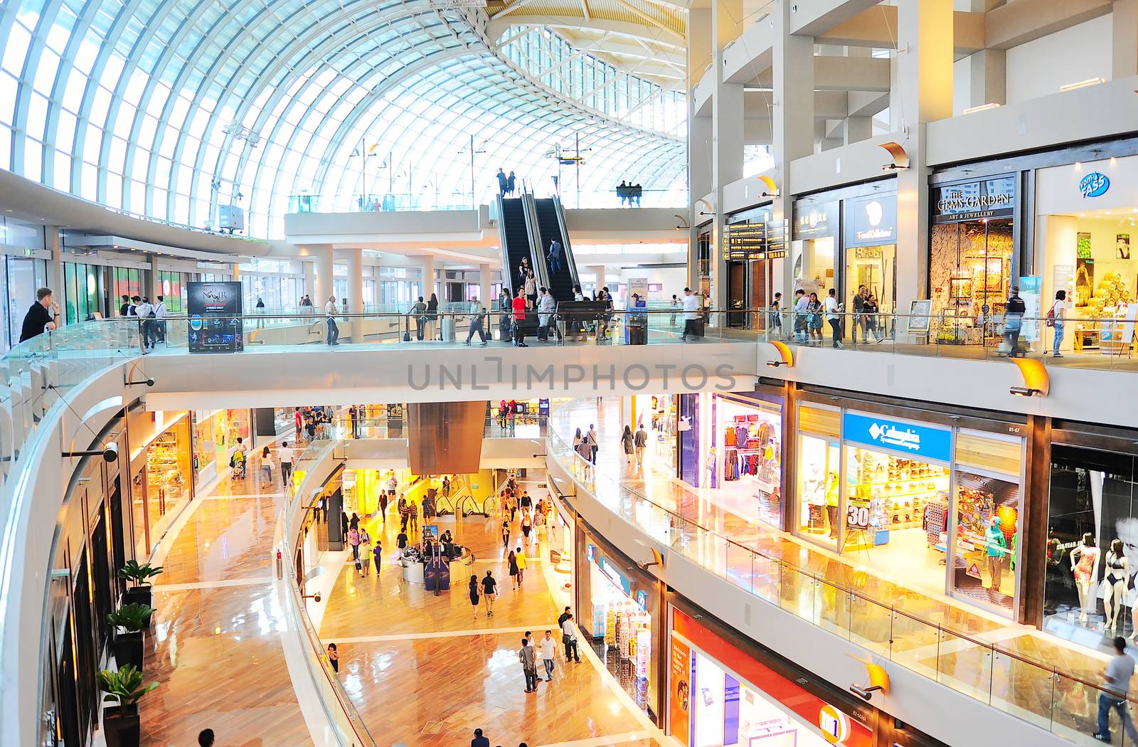 Marina Bay shopping mall by joyfull