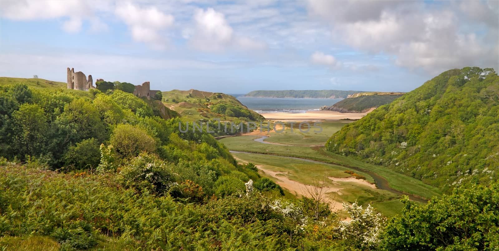 Threecliff Bay is a renowned beauty spot on the Gower Peninsula in South Wales, UK. 