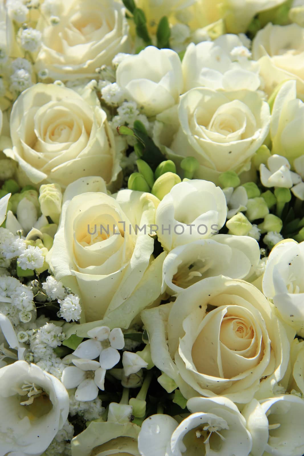 White floral arrangement, wedding centerpiece